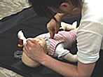 赤ちゃん（乳児）への心肺蘇生法の練習